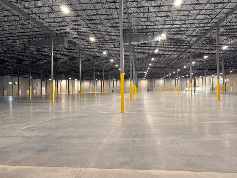 More Photos Of 11525 Lakeridge Pky, Ashland Distribution For Lease