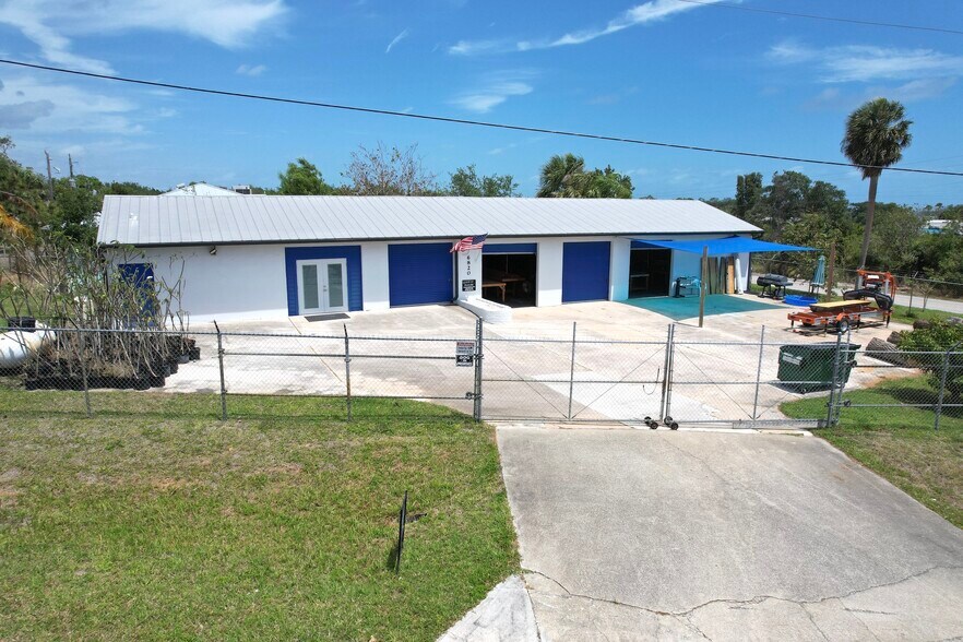 More Photos Of 6820 Woodmere Rd, Sebastian Light Distribution For Sale