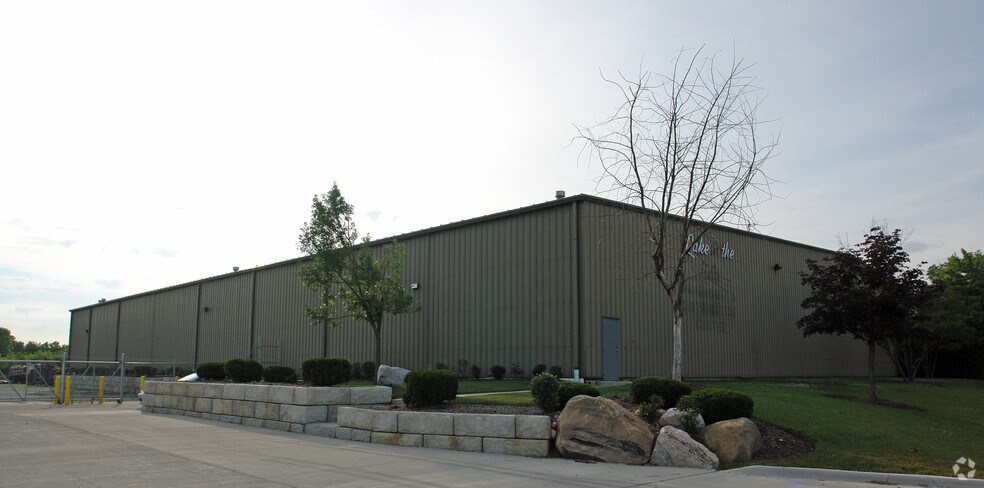 More Photos Of 1326 Industrial Dr, Lake in the Hills Distribution For Sale