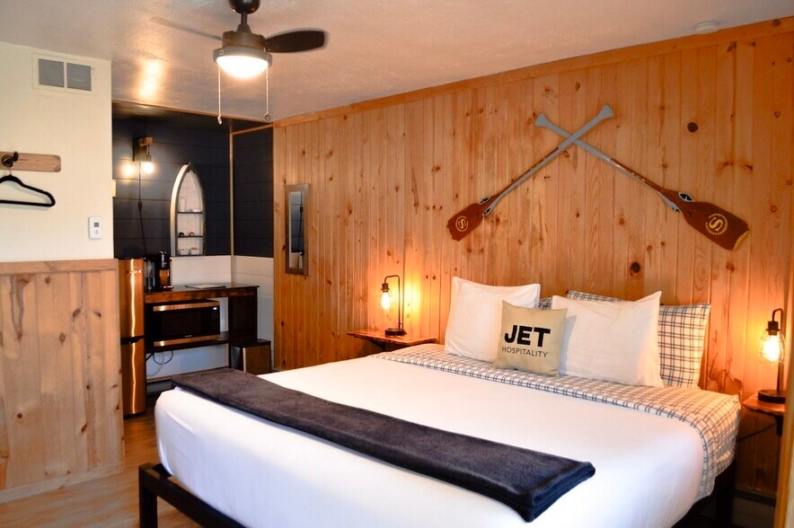 More Photos Of 978 US-395, Kettle Falls Hospitality For Sale