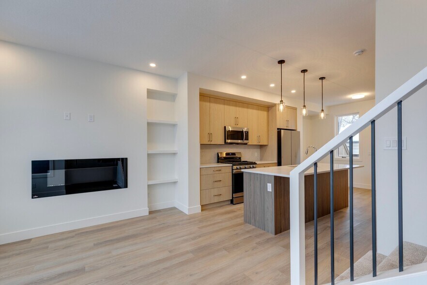 More Photos Of 2124 7 St NW, Calgary Apartments For Sale