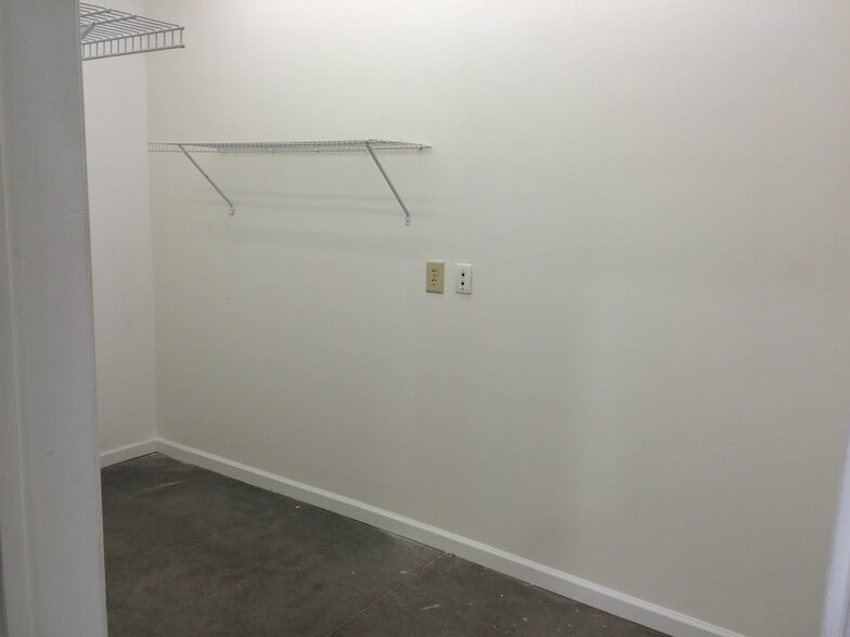 More Photos Of 4011-4015 Dearborn Pl, Concord Flex For Lease