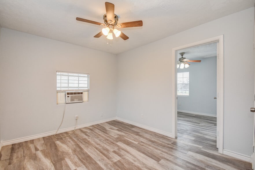 More Photos Of 2620 Delafield St, Houston Apartments For Sale