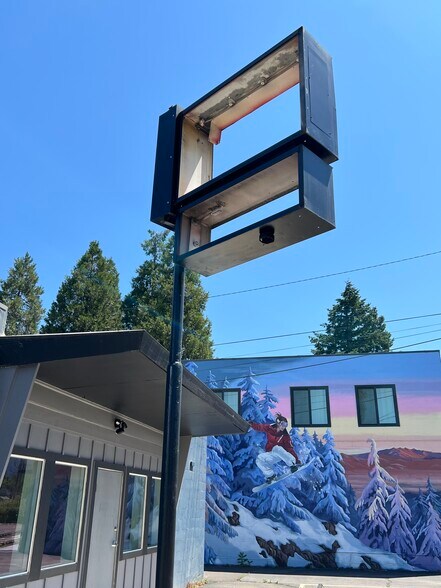 More Photos Of 48017 Highway 58, Oakridge Storefront For Sale