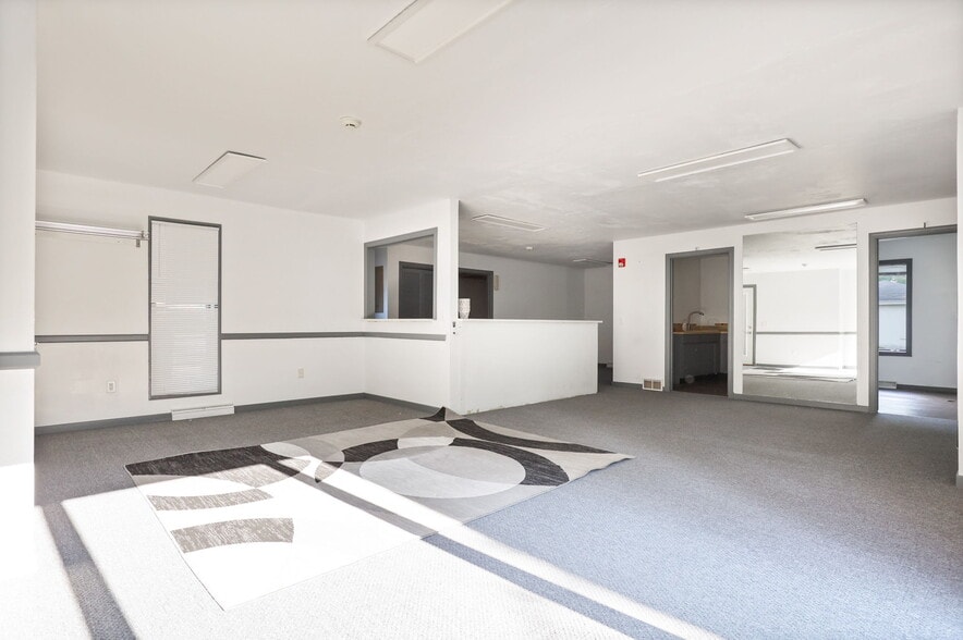 More Photos Of 2215 N Center Rd, Saginaw Office For Sale