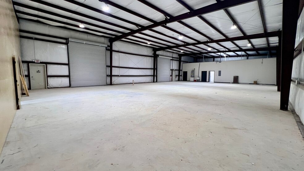 More Photos Of 7822 Fortune Dr, San Antonio Warehouse For Lease
