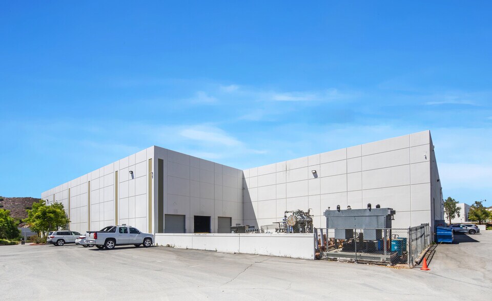 More Photos Of 28557 W Industry Dr, Valencia Distribution For Lease