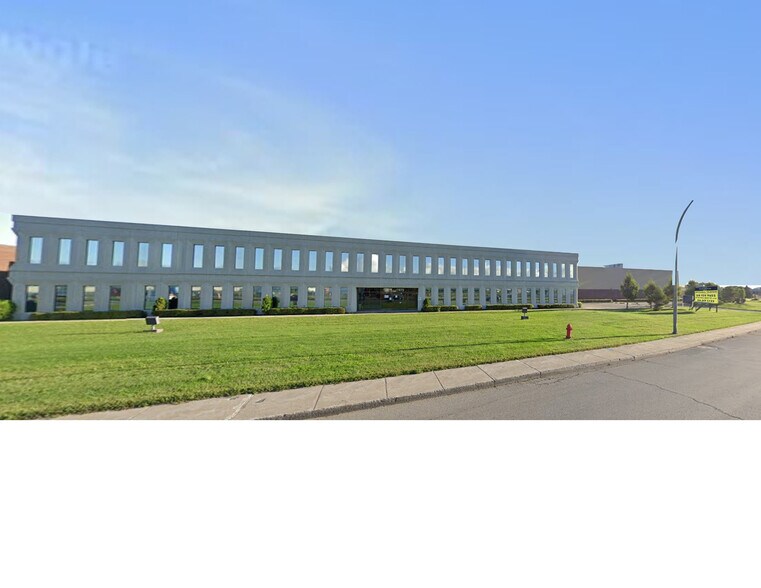 More Photos Of 7875 Rte Transcanadienne, Montréal Warehouse For Lease