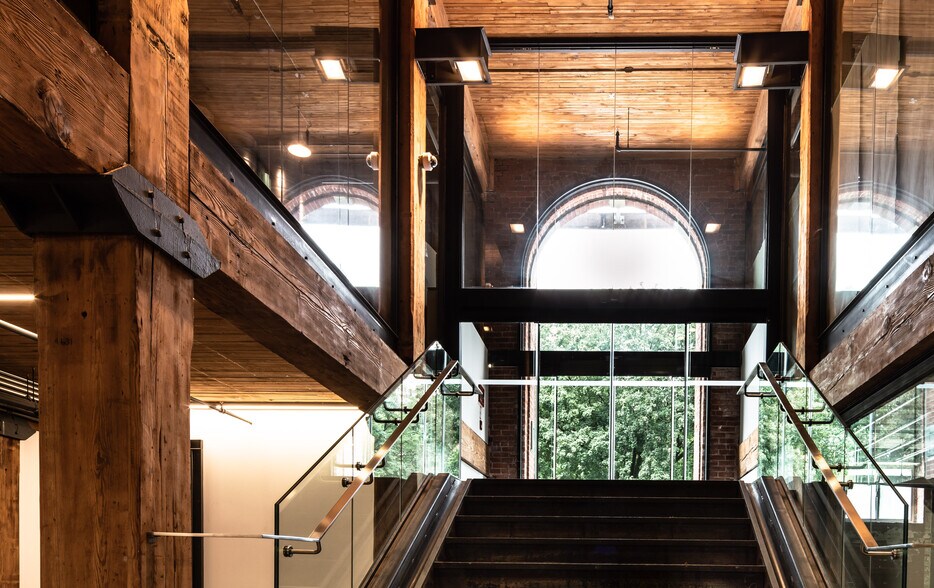 More Photos Of 49 Spadina Ave, Toronto Loft Creative Space For Lease
