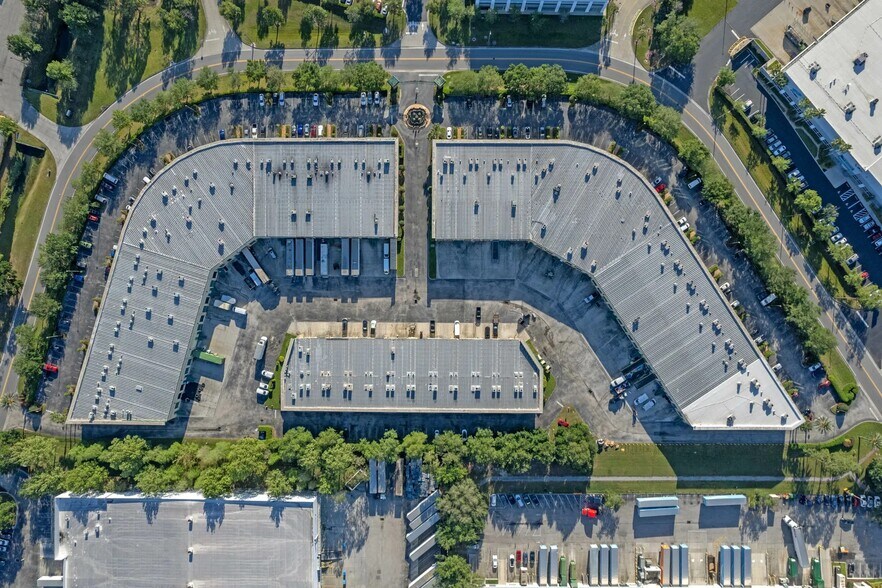 More Photos Of 6881 Kingspointe Pky, Orlando Flex For Sale