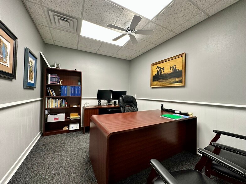 More Photos Of 705 Lamar St, Wichita Falls Office For Sale