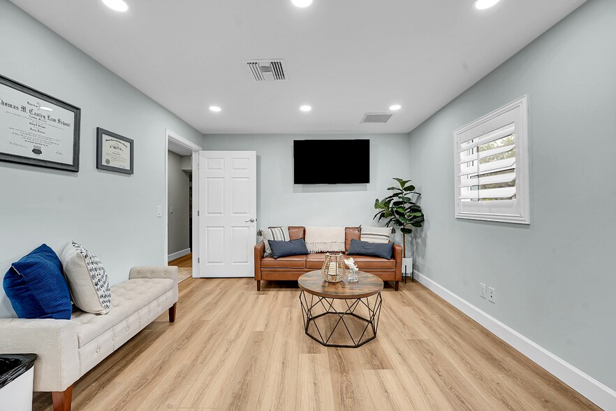 More Photos Of 101 SE Martin Luther King Jr Blvd, Stuart Office For Sale