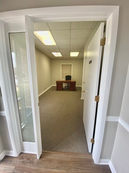 More Photos Of 924 Colonial Ave, York Medical For Lease