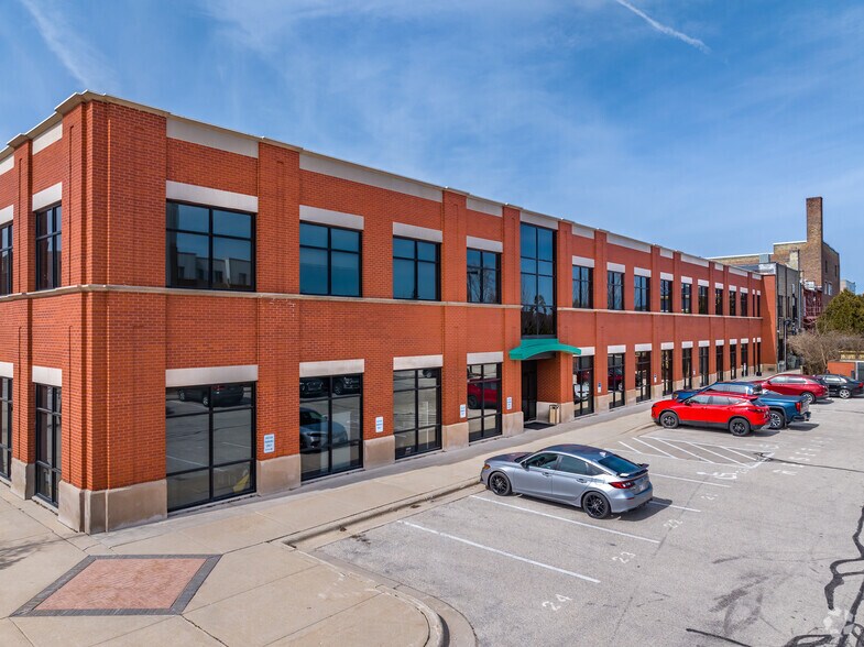 More Photos Of 909-915 N 8th St, Sheboygan Office For Lease