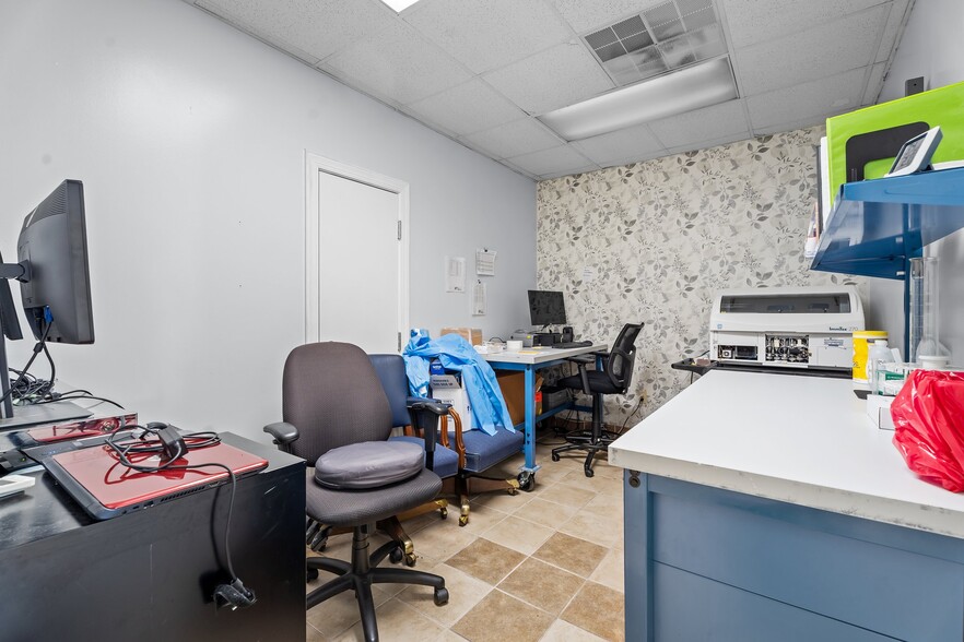 More Photos Of 2902 Central Heights Rd, Goldsboro Medical For Sale