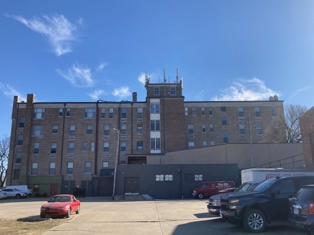 More Photos Of 400 W 15th Ave, Emporia Apartments For Sale