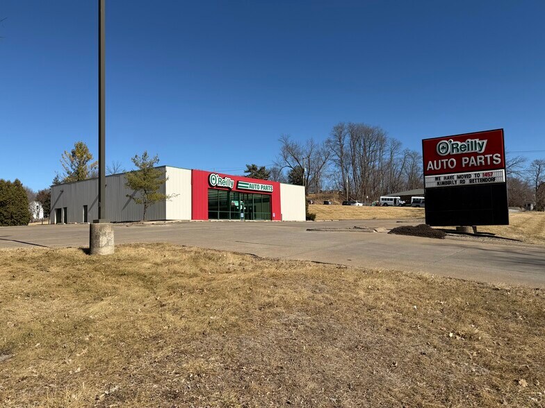 More Photos Of 2020 E Locust St, Davenport Freestanding For Sale