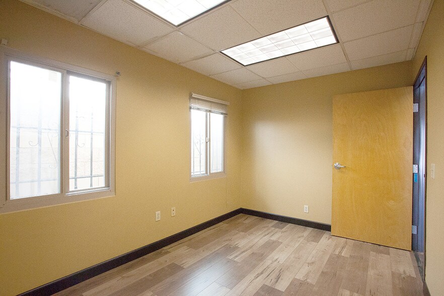 More Photos Of 425-427 Atlantic Ave, Long Beach Office For Sale