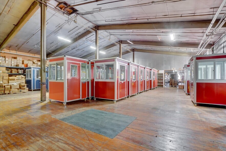 More Photos Of 25 Grand Ave, Red Lion Warehouse For Lease