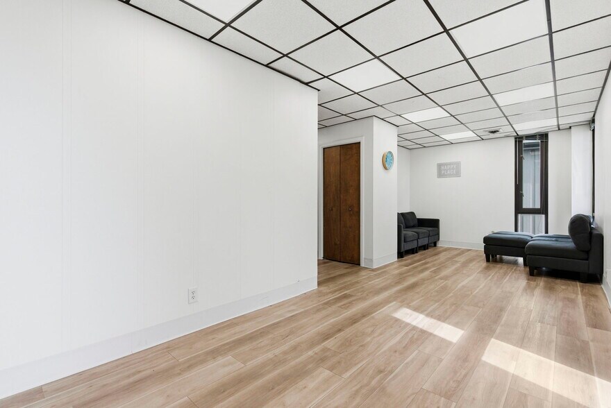 More Photos Of 1331 N Stewart Ave, Springfield Medical For Sale