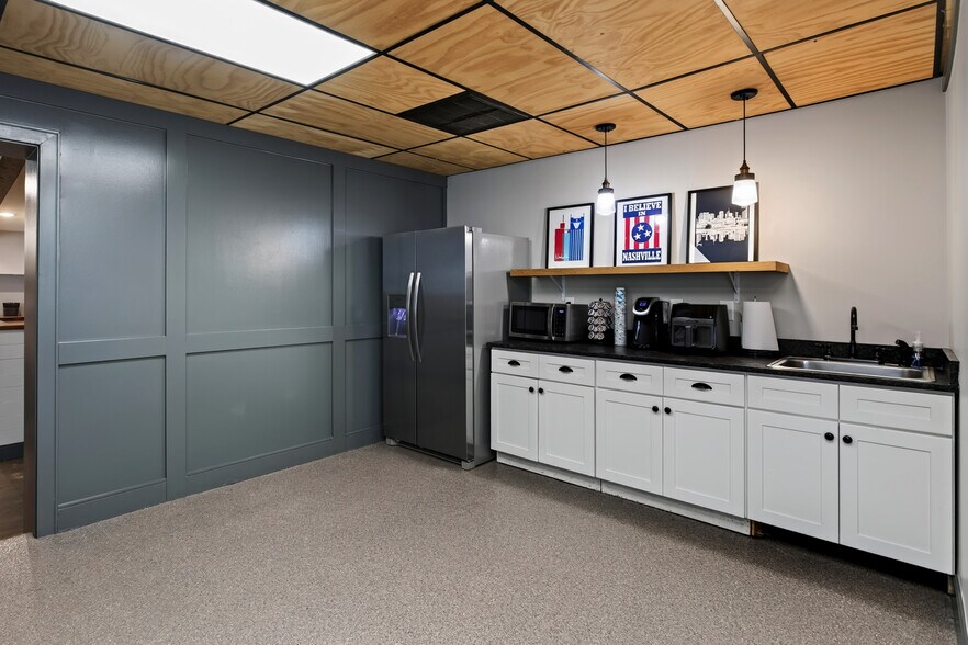 More Photos Of 2305 Cruzen St, Nashville Service For Sale