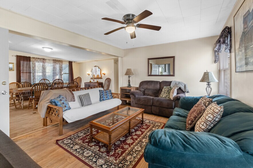 More Photos Of 7450 Highway 187, Eureka Springs Restaurant For Sale