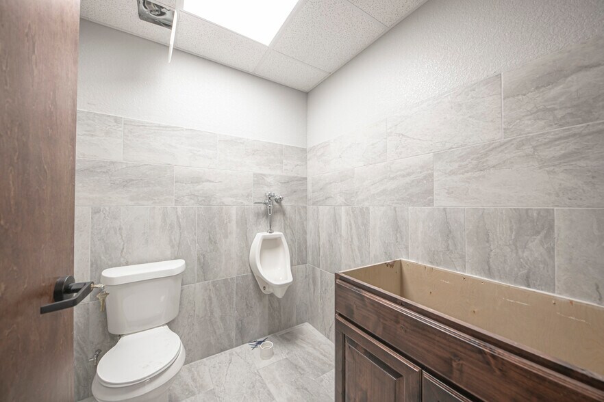 More Photos Of 16571 W Basin S, Odessa Warehouse For Sale