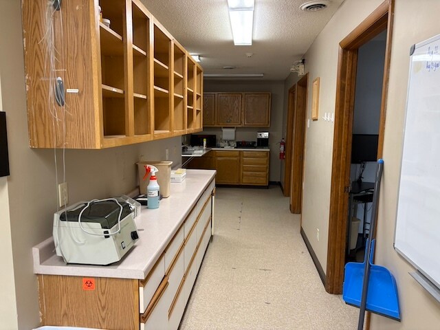 More Photos Of 631 N Pershing St, Energy Veterinarian Kennel For Sale