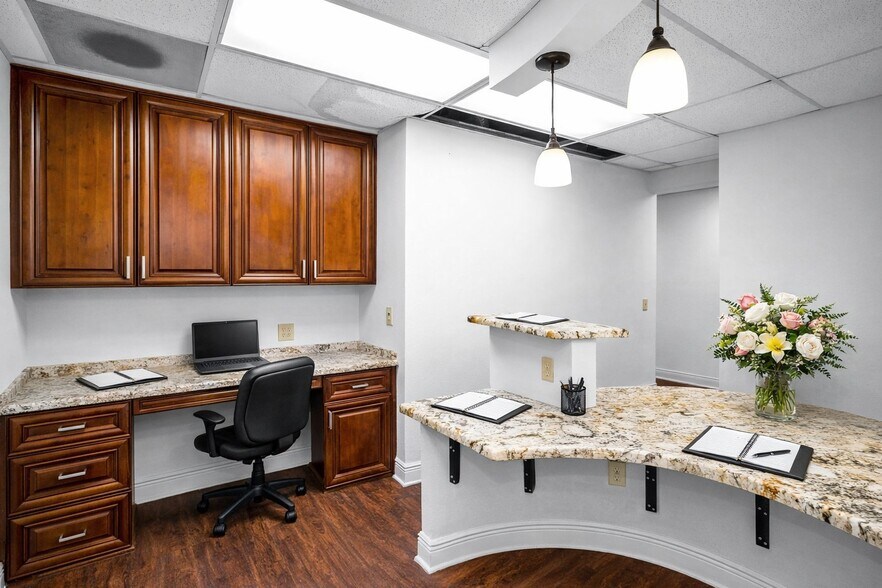 More Photos Of 4021 Central Ave, Saint Petersburg Medical For Lease