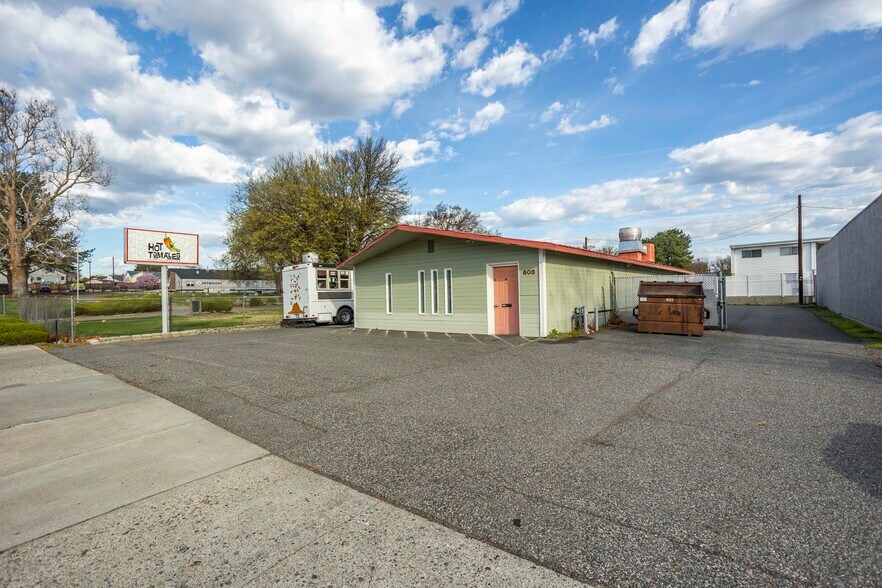 More Photos Of 608 Williams Blvd, Richland Restaurant For Sale