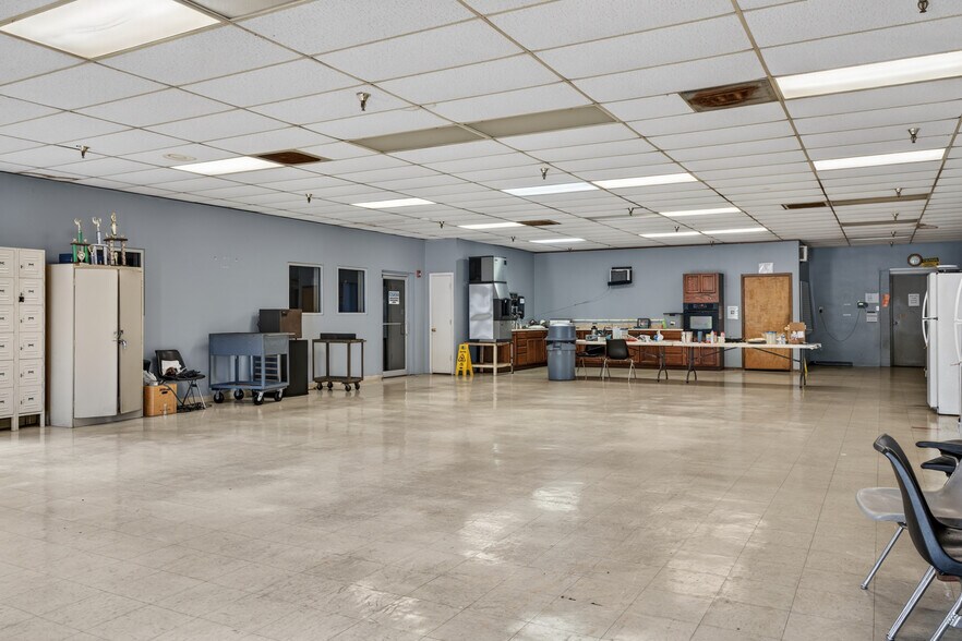 More Photos Of 310 Pennington Dr, Paris Manufacturing For Sale