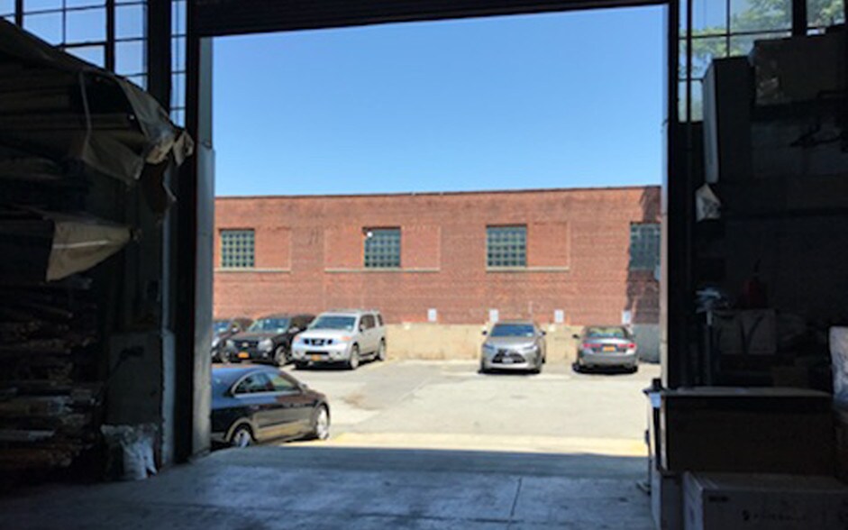 More Photos Of 150 N Macquesten Pky, Mount Vernon Warehouse For Lease