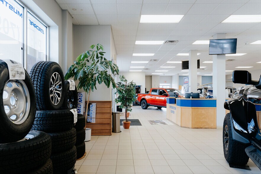 More Photos Of 105 Laurell Rd, Gander Showroom For Sale