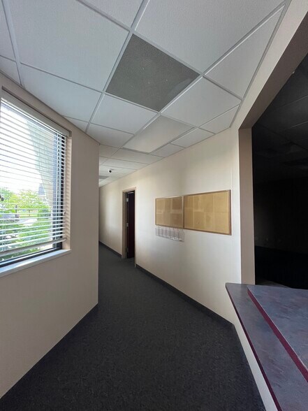 More Photos Of 405 Kays Dr, Normal Medical For Sale