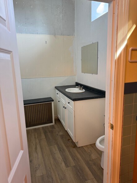 More Photos Of 419 Lincoln St, Marlborough Light Manufacturing For Lease