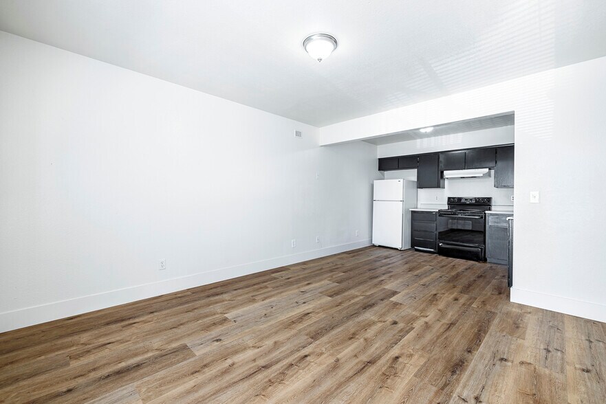 More Photos Of 1911 E Saginaw Way, Fresno Apartments For Sale