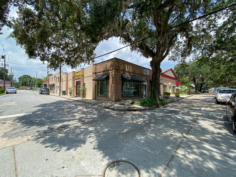 More Photos Of 120 E 42nd St, Savannah Bar For Lease