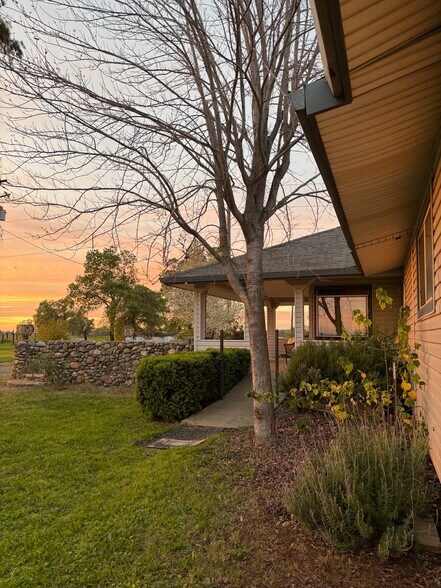 More Photos Of 3027 W Wise Rd, Lincoln Land For Sale