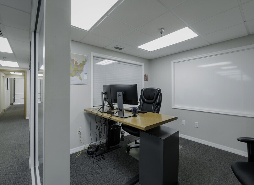 More Photos Of 4677 118th Ave N, Clearwater Manufacturing For Sale