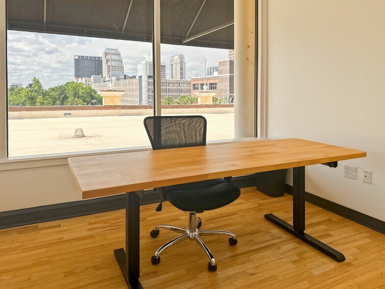 More Photos Of 122 W Pine St, Orlando Coworking Space