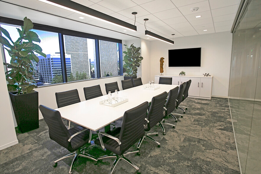 More Photos Of 2121 Avenue of the Stars, Century City Coworking Space