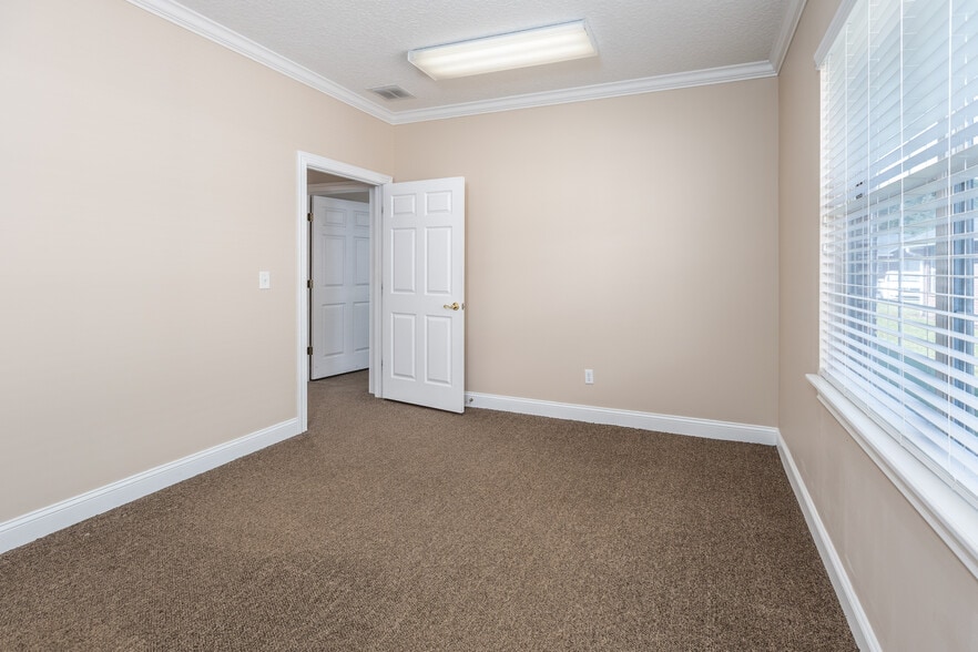 More Photos Of 11555 Central Pky, Jacksonville Office For Sale