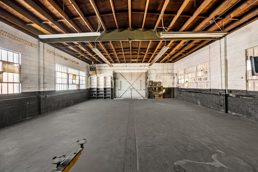 More Photos Of 111 E Wilhelmina St, Anaheim Auto Repair For Lease