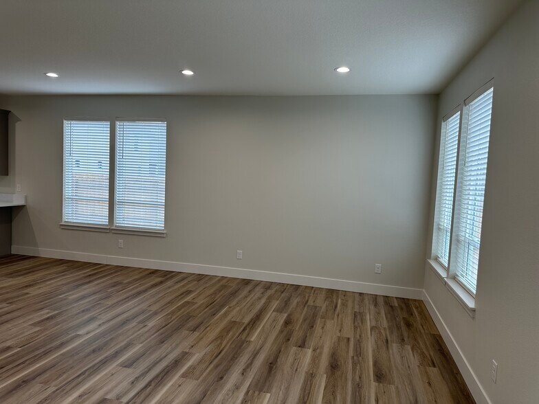 More Photos Of , Kelso Multifamily For Sale