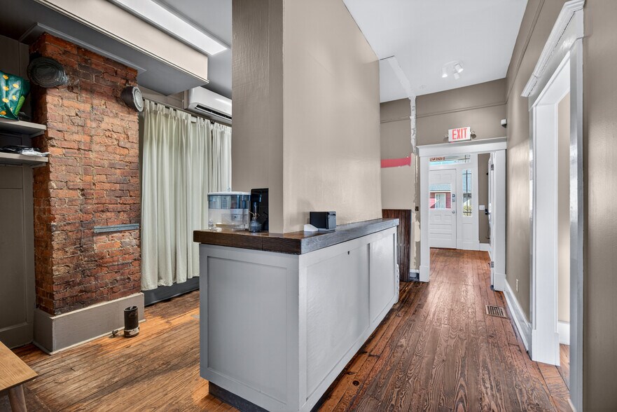 More Photos Of 11 E 41st St, Savannah Storefront Retail Residential For Sale