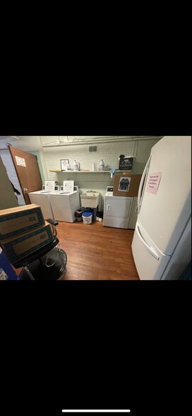 More Photos Of 913-915 Western Ave, Pittsburgh Storefront Retail Office For Lease