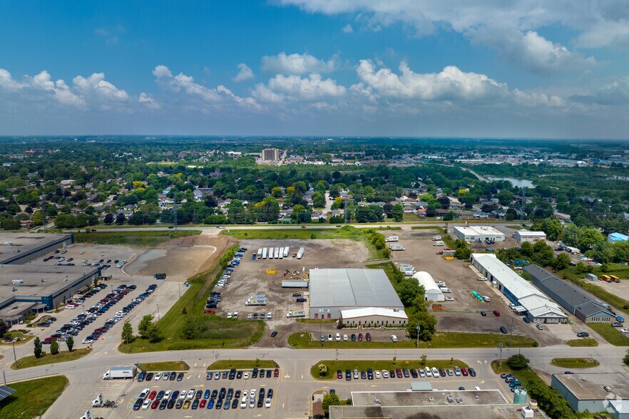 More Photos Of 921 Keyes Dr, Woodstock Warehouse For Lease