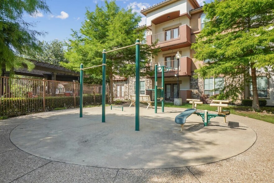 More Photos Of 1601 E Debbie Ln, Mansfield Apartments For Lease