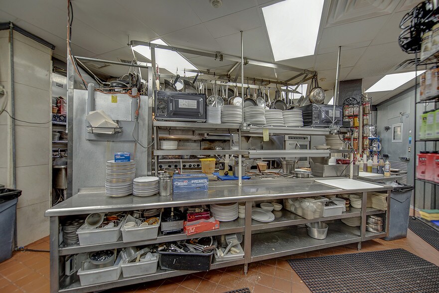 More Photos Of 514 NW Dixie Hwy, Stuart Restaurant For Sale