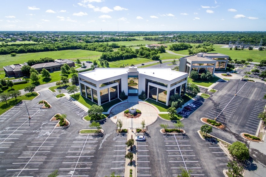 More Photos Of 2024 N Woodlawn St, Wichita Office For Lease